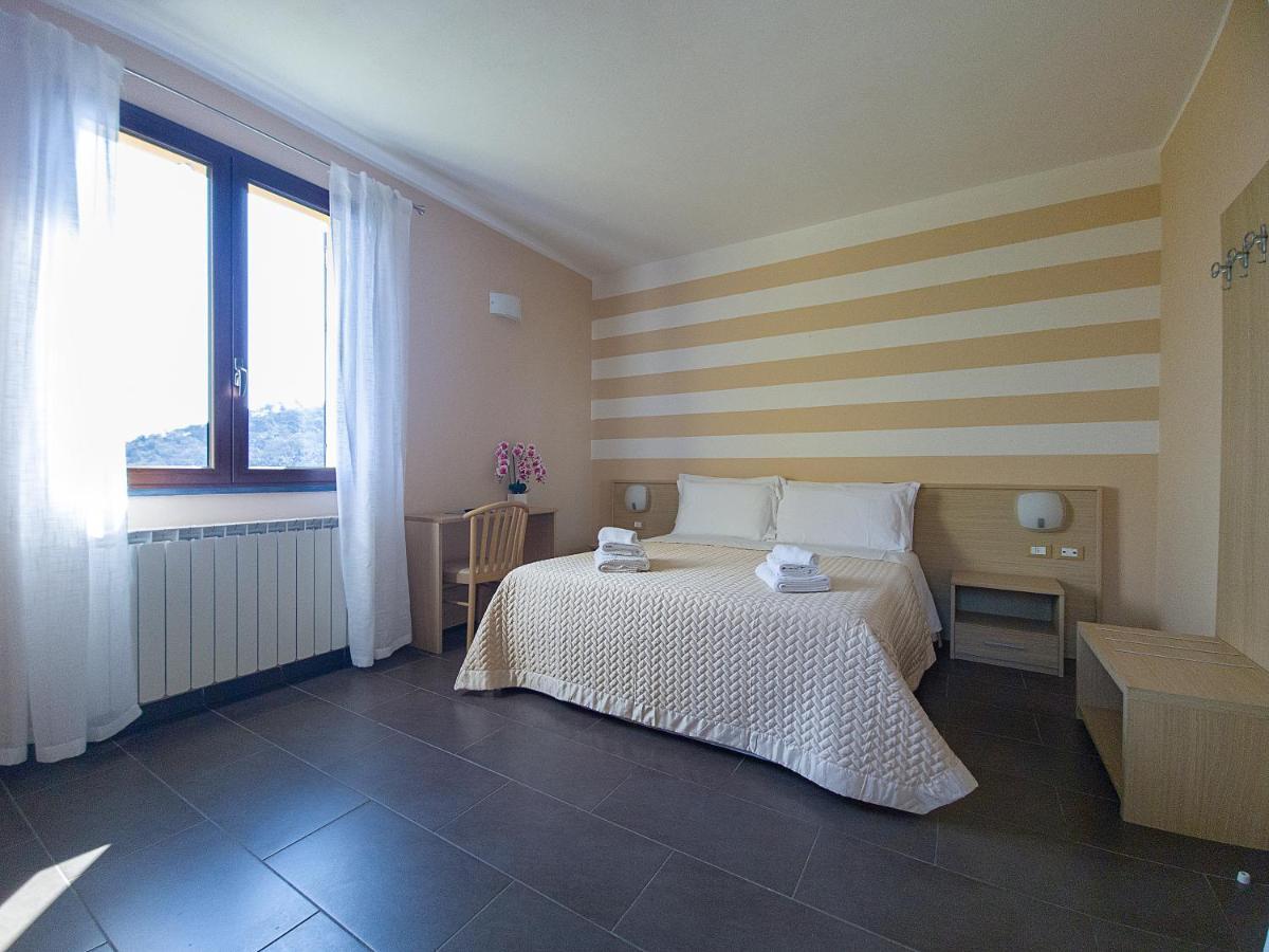 Agriturismo La Pietra La Spezia Esterno foto